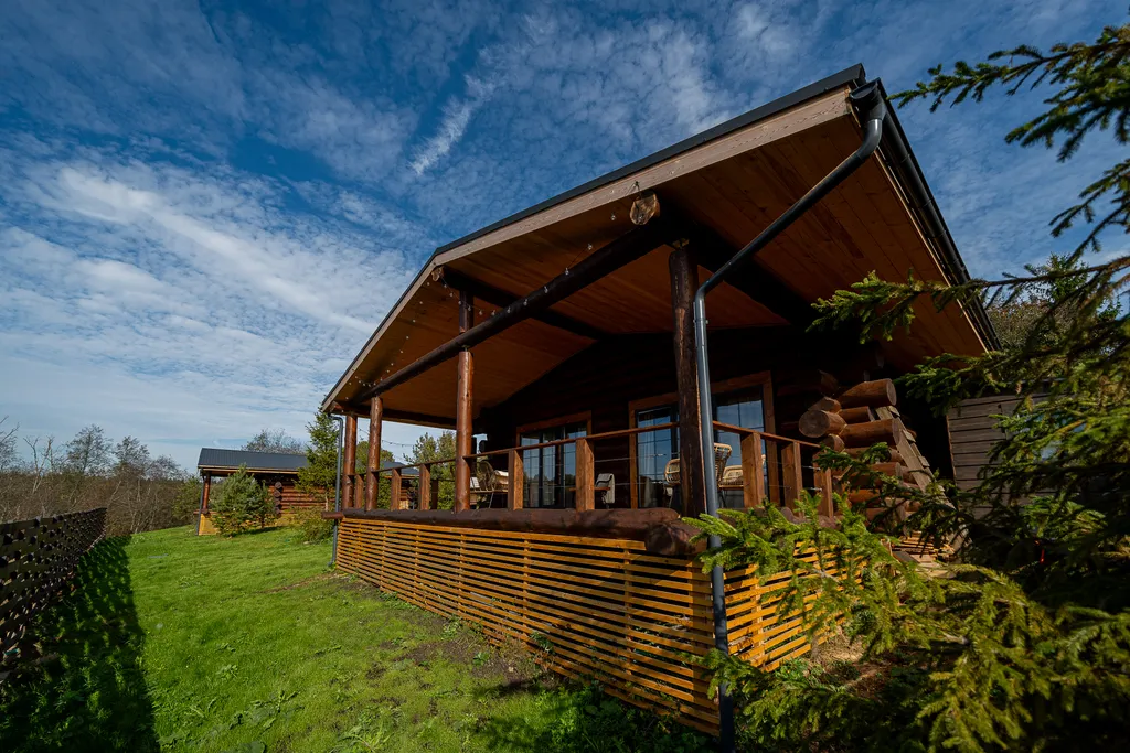 Сруб на окраине деревни