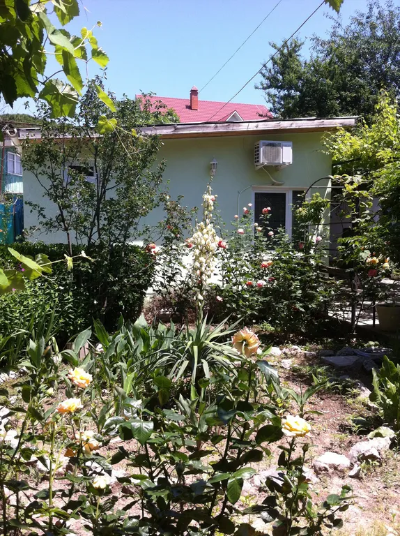 Отдельностоящий домик с беседкой