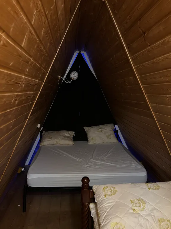 Коттедж Уютный треугольный домик в центре гор — Архыз