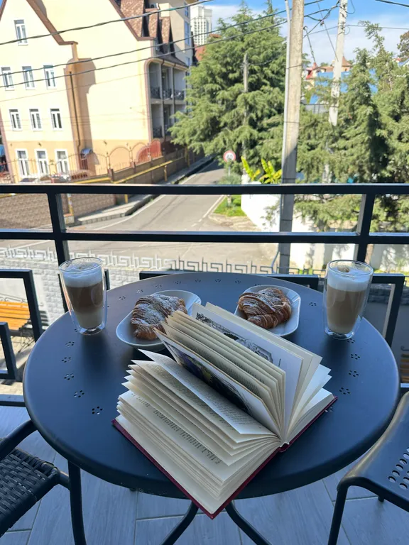 Квартира Квартира Апартамент в центре Сочи, рядом море, парк аттракционов Ривьера, морской вокзал — Сочи