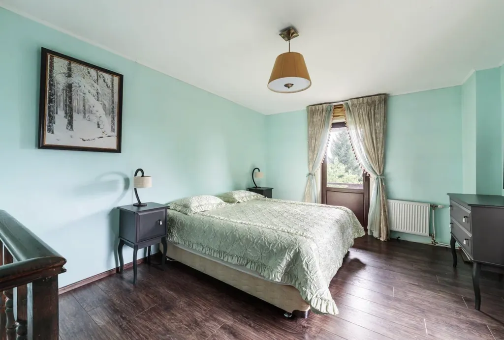 Загородный дом с бассейном и бильярдной