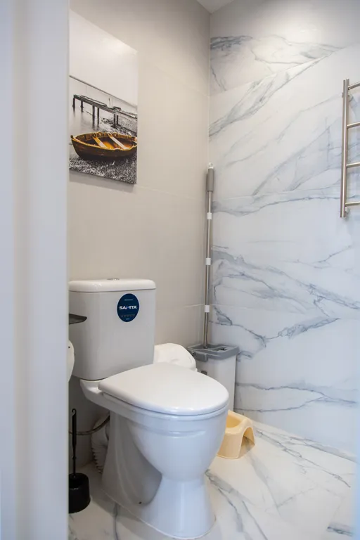 Большой дом с видом на озеро, 3 спальнями, сауной и детской площадкой