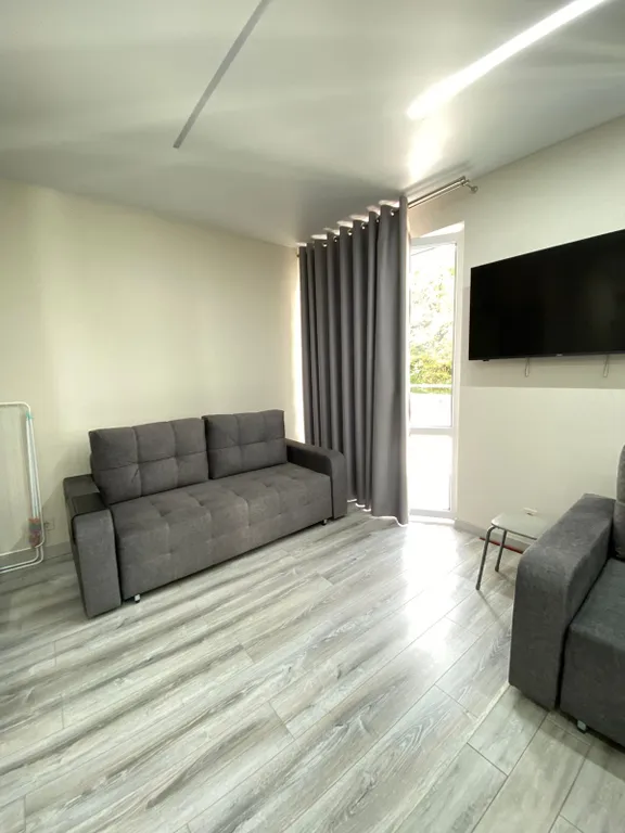 Апартаменты с бассейном недалеко от моря