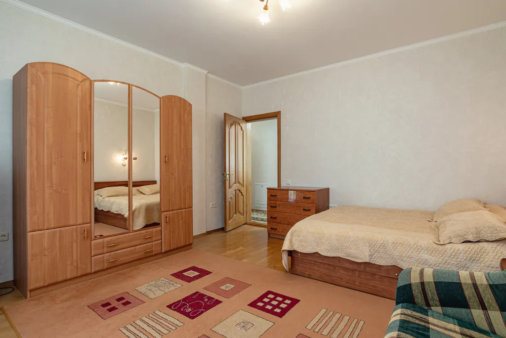 Уютные апартаменты в центре Ялты с видом на горы с 3-балконами