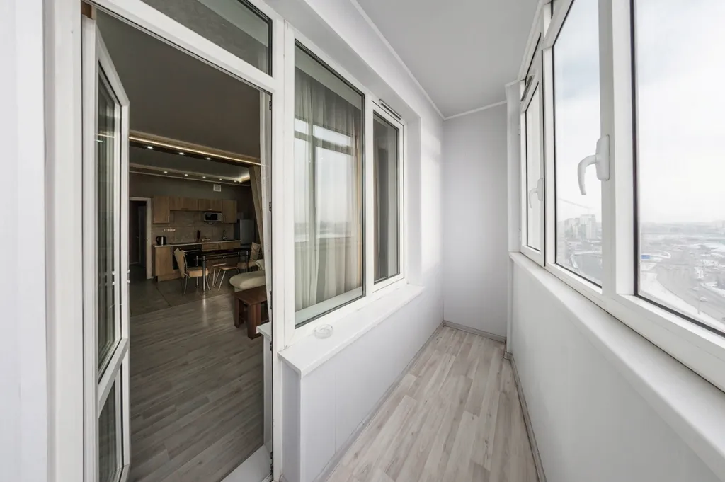 Эксклюзивные апартаменты с огромной джакузи и видом из окна на город