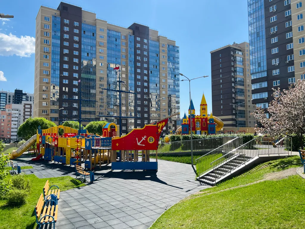 Студия + спальня с джакузи и панорамным балкон около ЛА Трактор