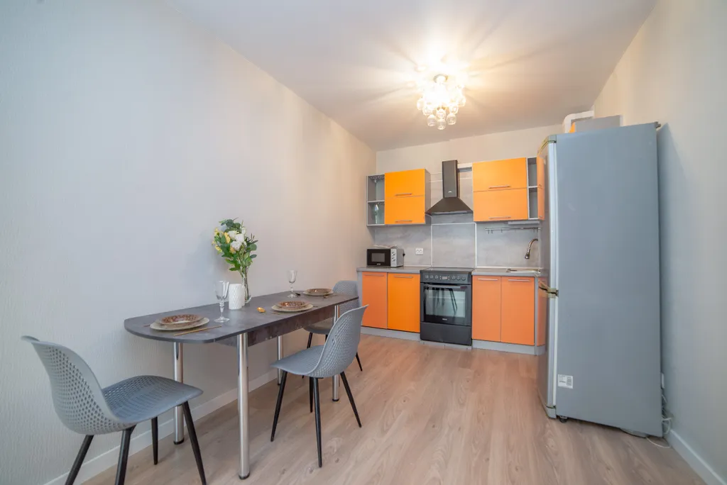 Евродвушка с балконом на Тверитина 41 для 4 гостей