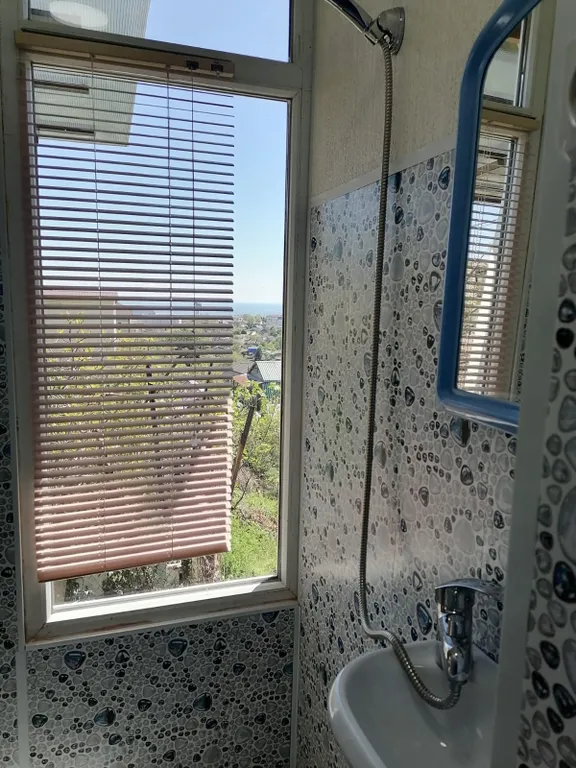 Отдельный домик в саду с видом на море