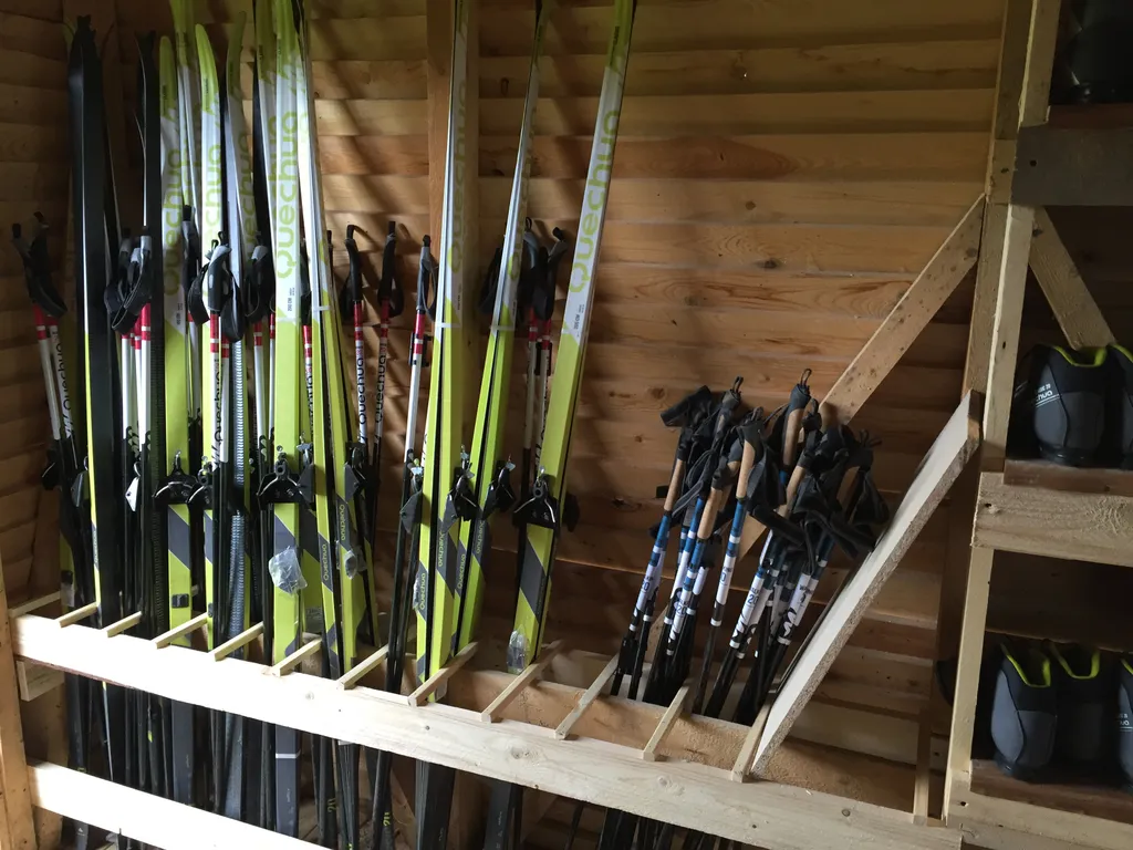 Коттедж Коттедж на берегу озера,рыбалка и отдых всей семьей! — Родионово