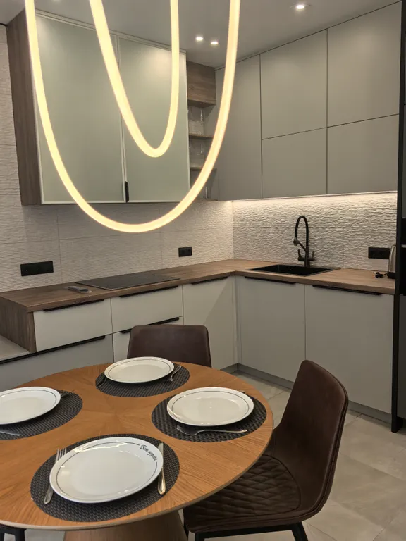 Выдающуюся квартира с дизайнерским ремонтом в центре города