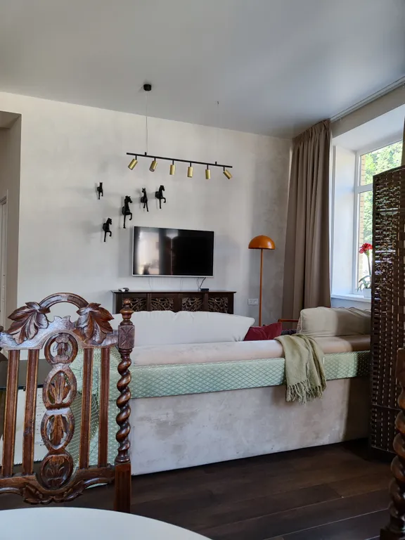 Трёхкомнатная квартира с элементами колониального стиля у подъемника