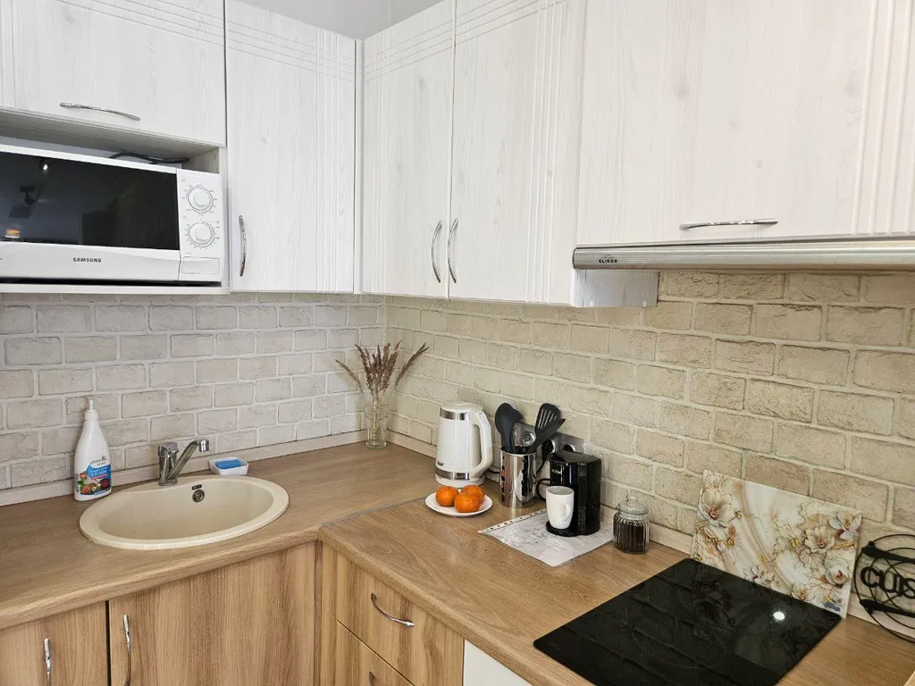 Стильная студия с панорамным окном на Борисовке White Lodging