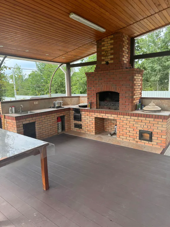 Двухэтажный дом с мангальным комплексом и баней