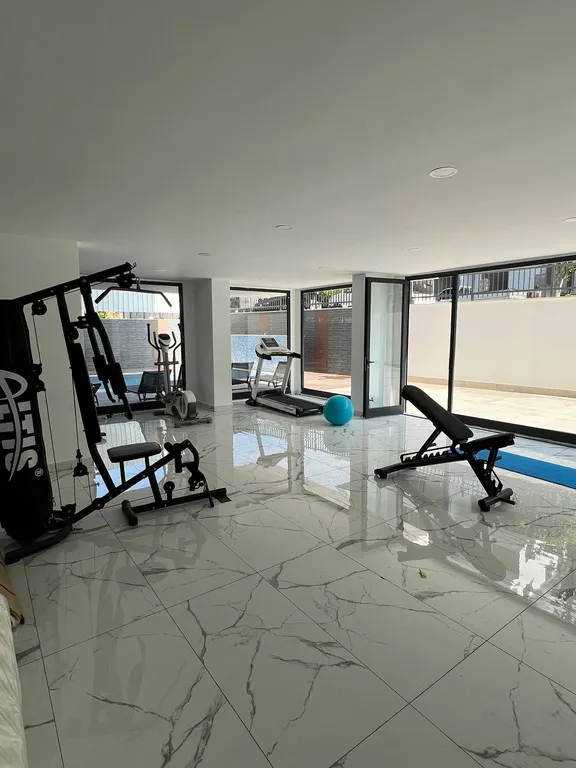 Апартаменты в центре с бассейном