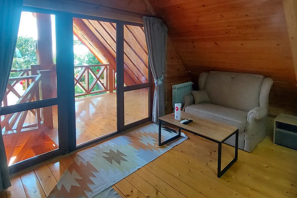 Дом - сруб с видом на море