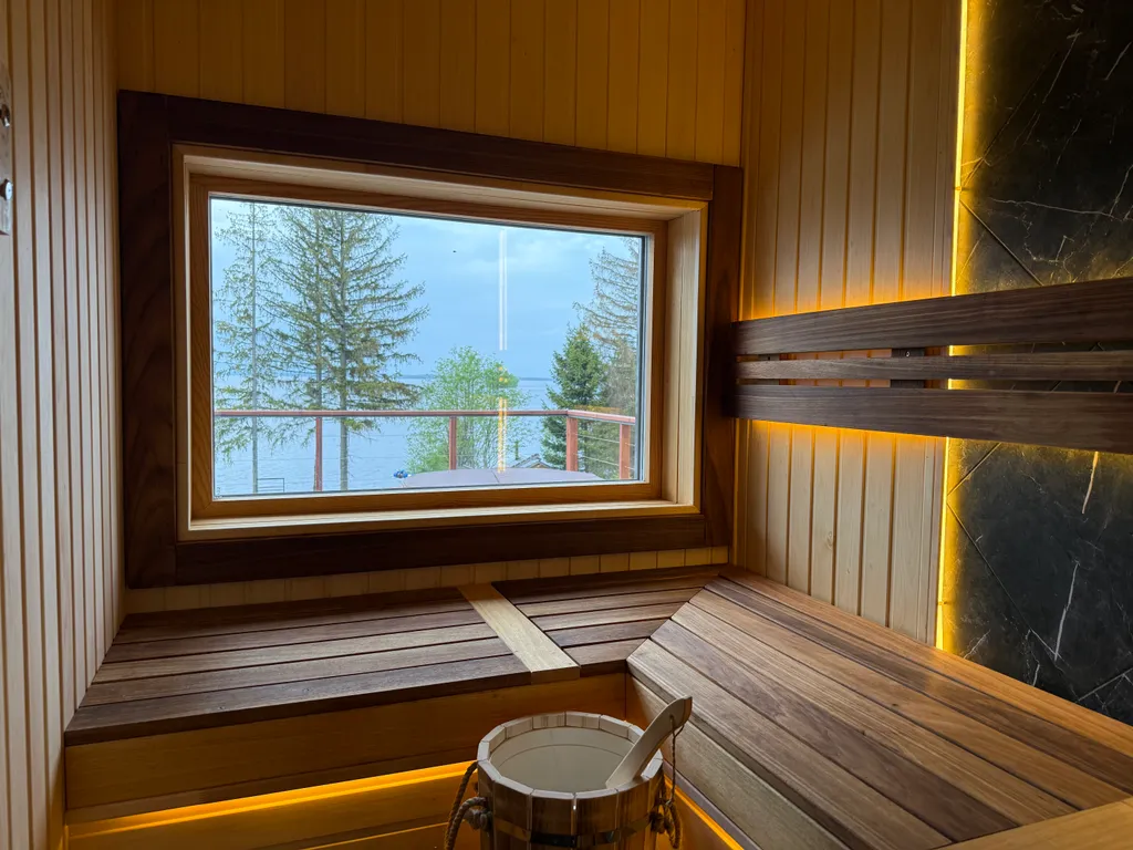 Paradise: Дом с тремя спальнями и сауной на озере