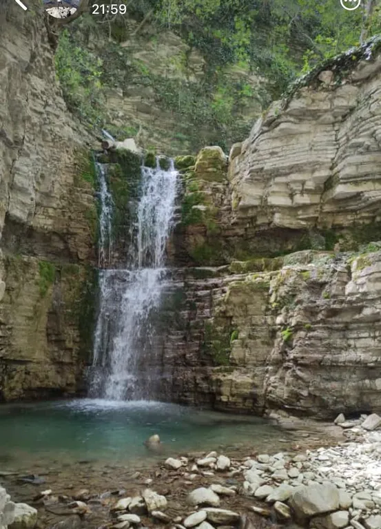 Дом в горах с видом на реку