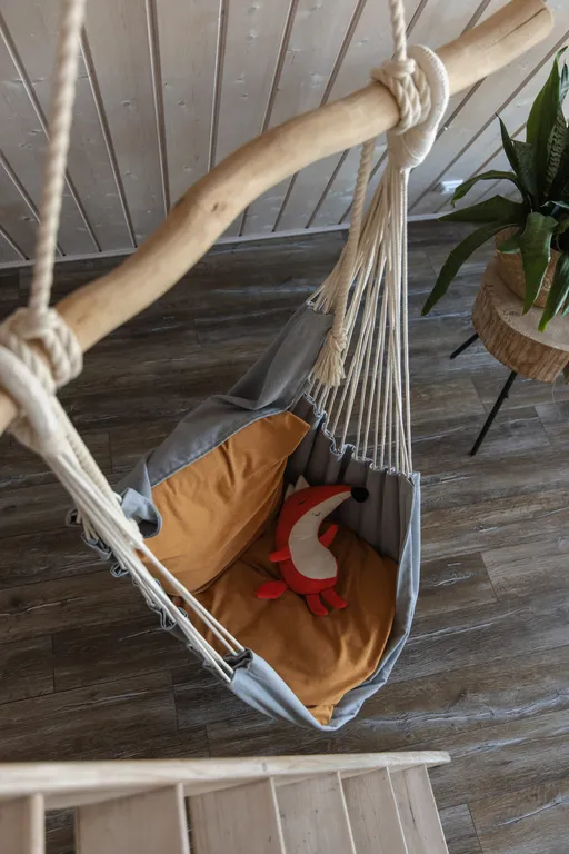 Лиса в шалаше в Тайцах