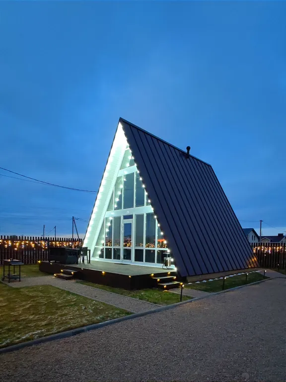 Панорамный домик с теплым бассейном в пяти минутах ходьбы от города