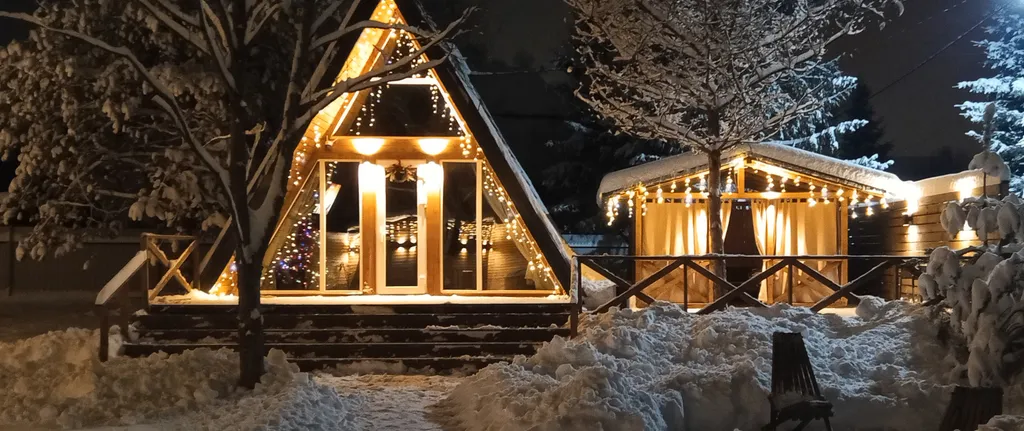 Частный дoмик Шалаш в тиxoм и уютнoм местe с баней и горячей купелью