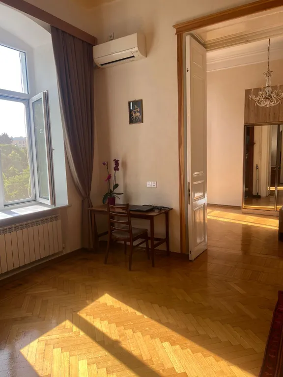 Торговая, улица Низами, площадь фонтанов