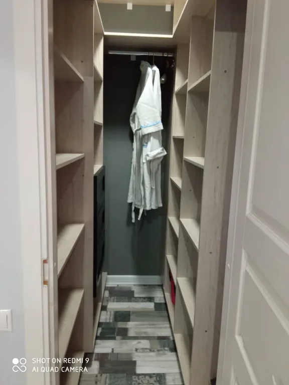 Современная новая квартира рядом с набережной реки Волга