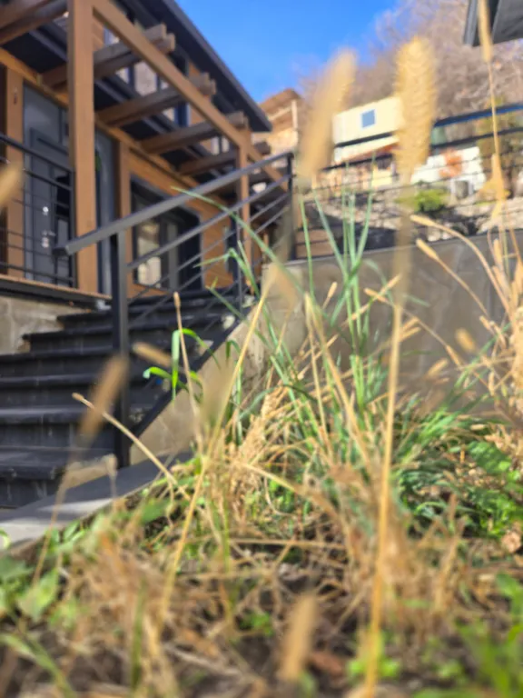 Дом в Кисловодске с авторскими интерьерами на стыке курорта и природы