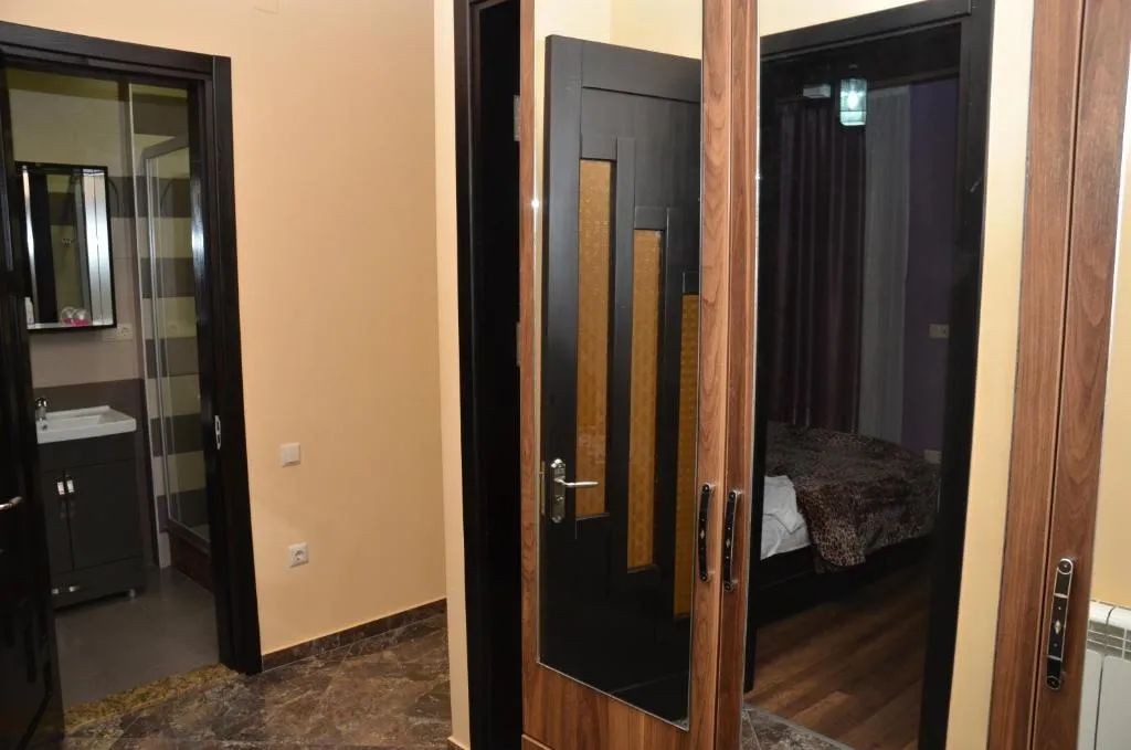 Апартамент с балконом