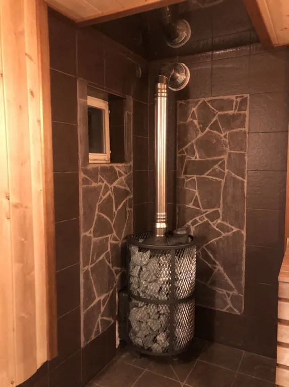 Частный дом на берегу реки Волги