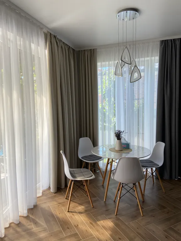 Уютный современный дом возле гор и моря