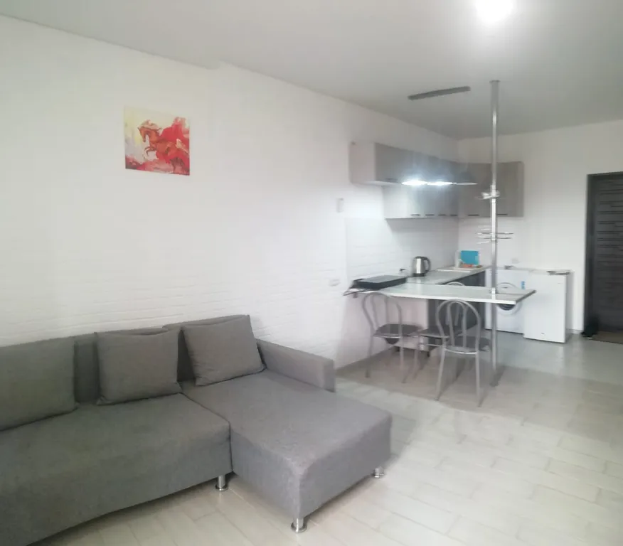 Уютная двухкомнатная студия у моря