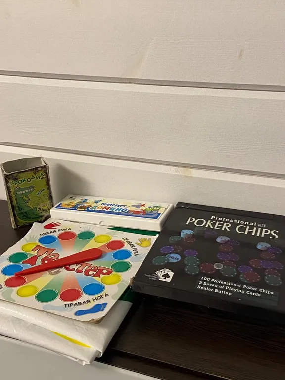 Дом с бассейном и сауной у пруда