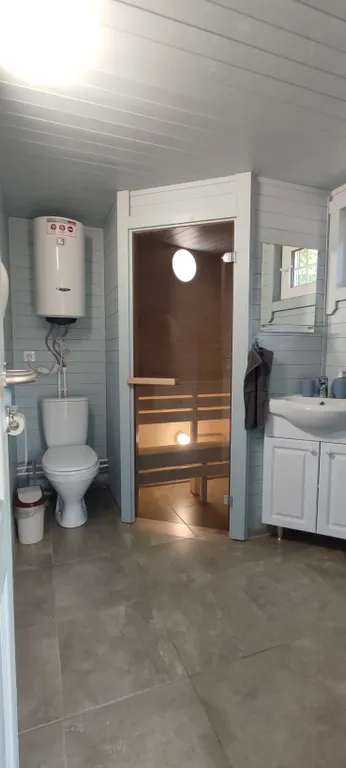 Дом на берегу реки