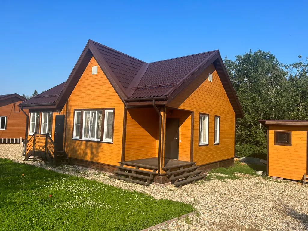 Новый коттедж для отдыха у реки с бассейном и баней