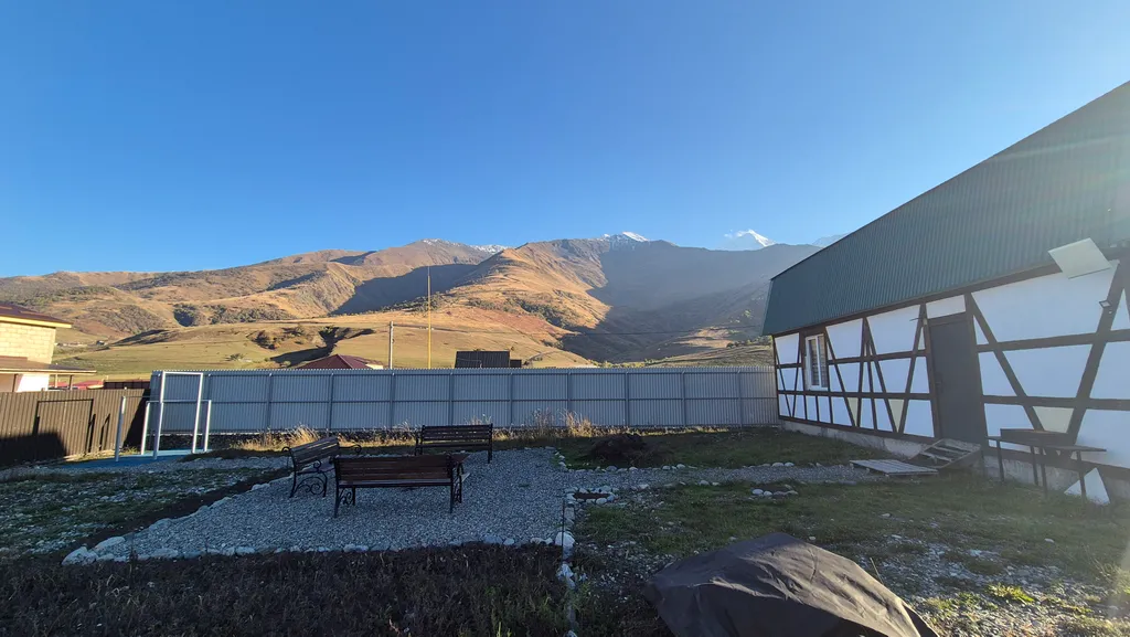 Домик с камином в горах