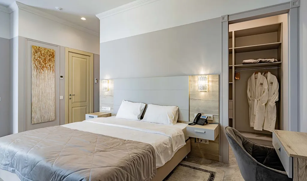 Квартира Полулюкс с выходом к бассейну и террасой — аренда посуточно в Кореиз