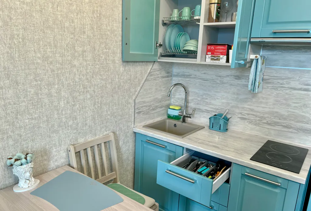 Lux Blue apartment с ванной и большим ТВ (1ый ЖК от метро, 700 метров)