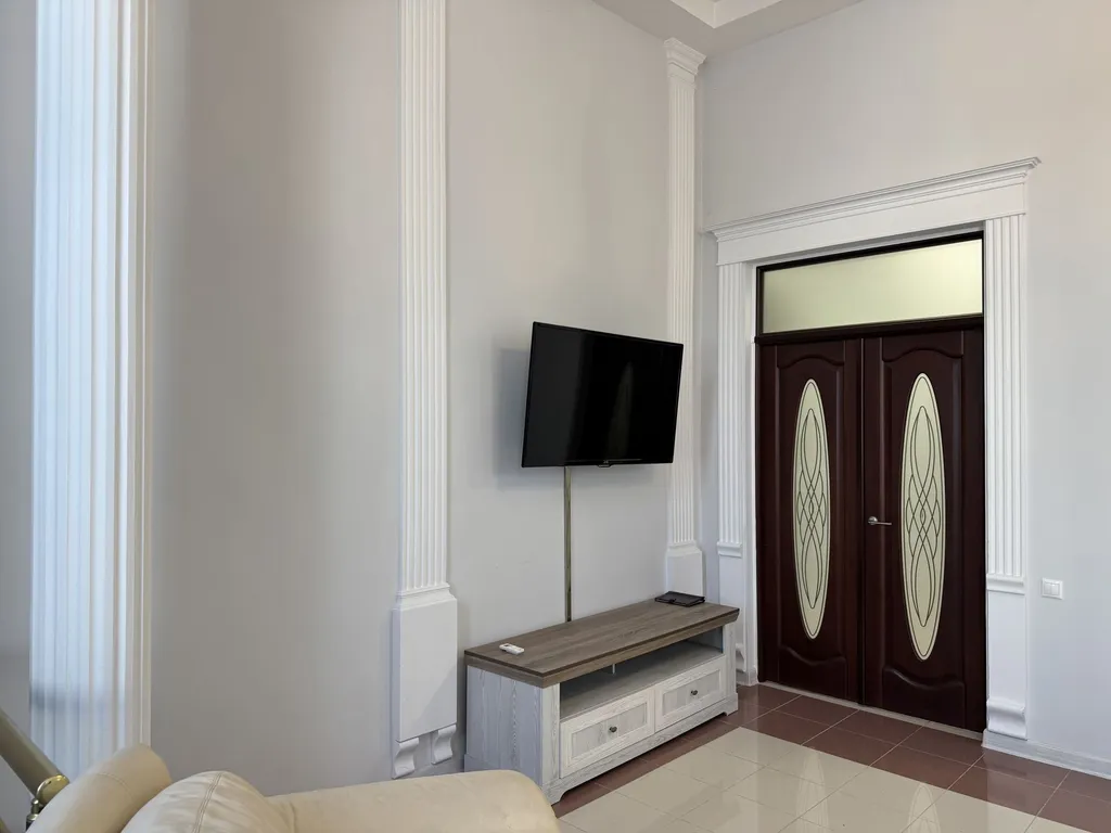 1-й этаж под ключ в центре - 15 мин до центрального пляжа