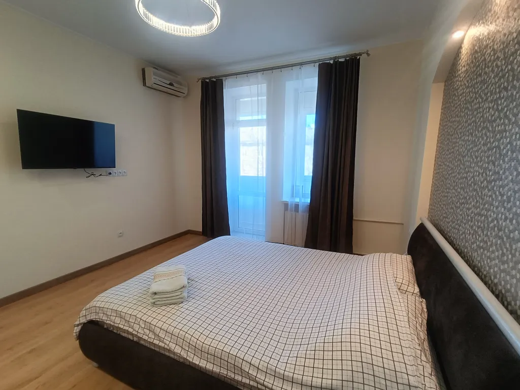 С круглосуточной водой двухкомнатная квартира в центре возле большого ТоргЦентра