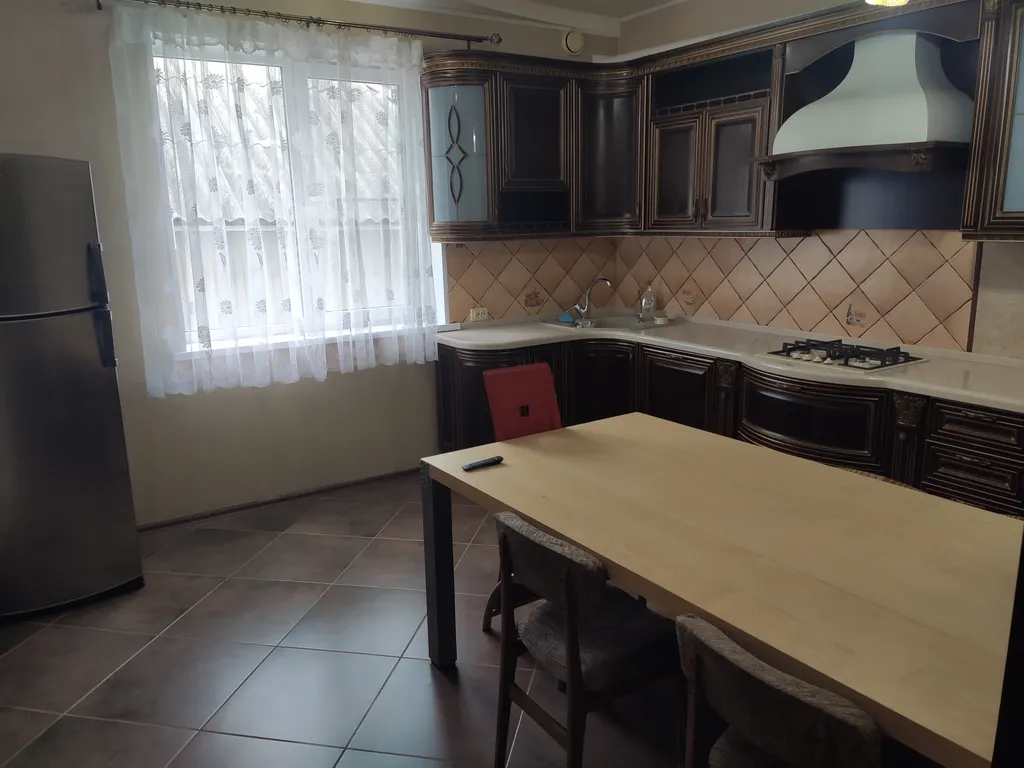 Дом в спальном районе