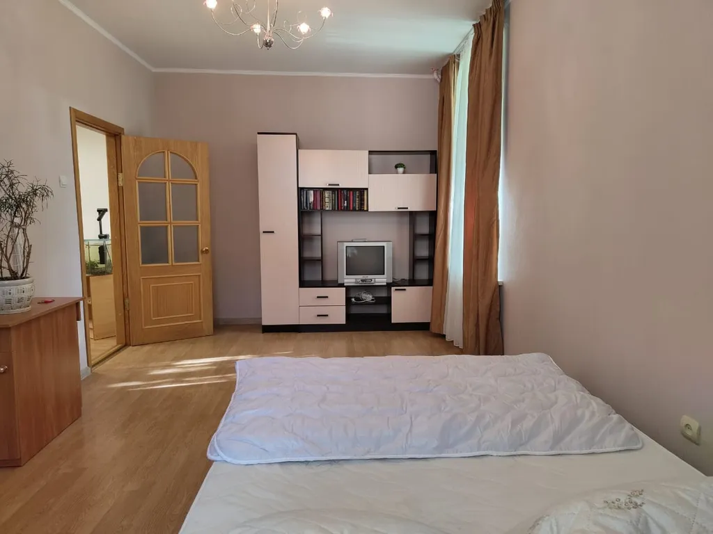 Квартира Квартира Просторная евротрешка в сталинке. 4 отдельных кровати — Колпино