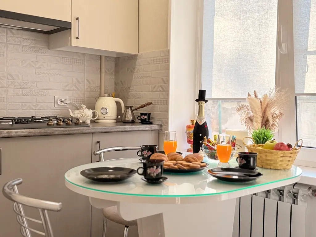 Стильная двухкомнатная квартира на проспекте Кирова со своей парковкой