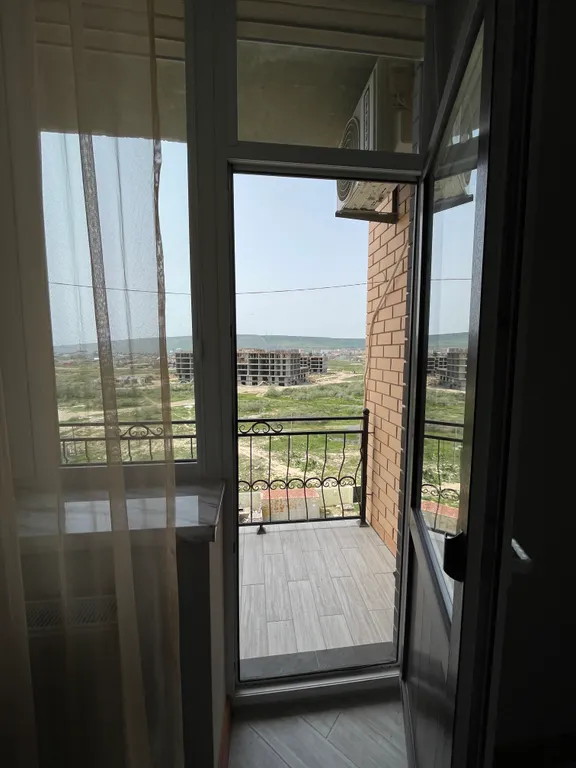 Евротрешка с видом на море, первая береговая, городской пляж