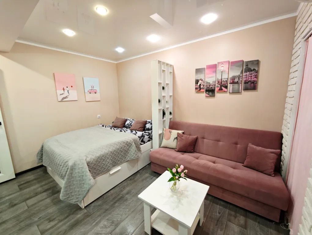 Дизайнерская студия с роскошным камином