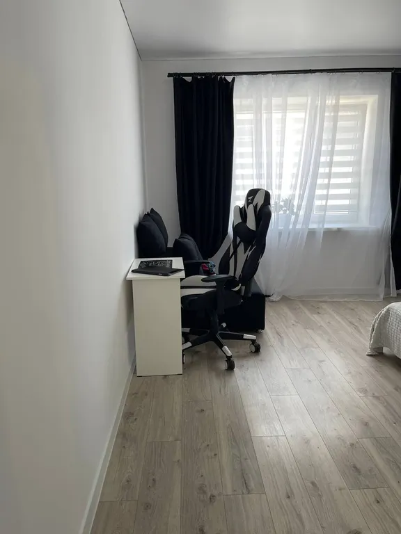 Семейные апартаменты в черно- белом стиле