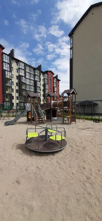 Отдых на берегу Балтийского моря на пляже с синим флагом