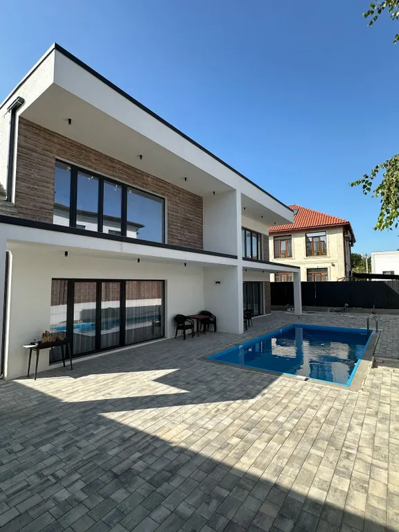 Дом с дизайнерским ремонтом