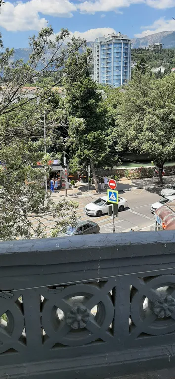 Двухкомнатная квартира в историческом центре набережной Ялты