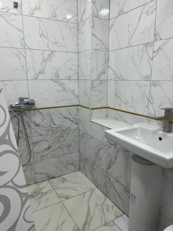 Домик чуть дальше набережной