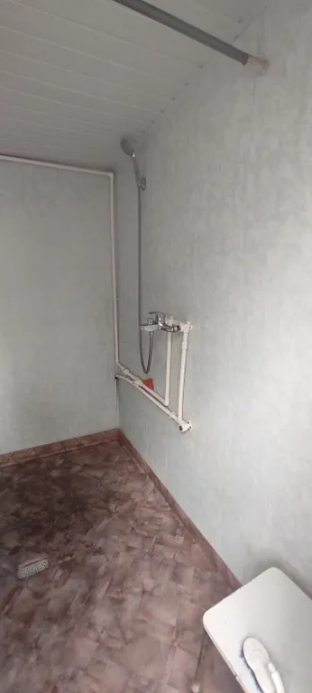 Маленький дом, простенький ремонт, не далеко он озер